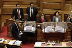 Δύο «αγκάθια» και ένας γρίφος για την παραπομπή Παπακωνσταντίνου