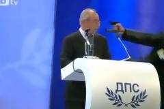 Απόπειρα δολοφονίας ηγέτη τουρκόφιλου κόμματος μπροστά στην κάμερα!