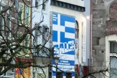 Συνέλαβαν Έλληνες που έσκισαν πανό εναντίον της Ελλάδας