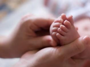 Φωτογραφία για Θεσσαλονίκη: Έβγαλαν όπλο και άρπαξαν το νεογέννητο παιδί της!