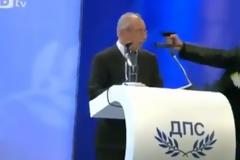 Απόπειρα δολοφονίας πολιτικού μπροστά στην κάμερα!