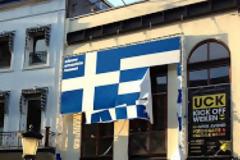Έκρηξη ομογενών για ελληνική σημαία με... πωλείται