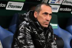 «Τρίζει» η καρέκλα του Δώνη