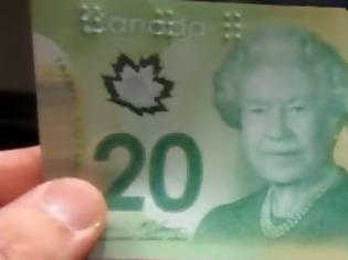 Φωτογραφία για Καναδάς: Ένα λάθος φύλλο θέτει σε αμφισβήτηση τα νέα πλαστικά νομίσματα