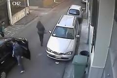 Ληστεία on camera που κόβει την ανάσα!