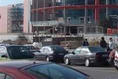 Περί τα 220 άτομα εκκενώθηκαν από το «Mall» πριν την έκρηξη..Τραυματίες δυο εργαζόμενοι που παρέμειναν στις θέσεις τους.