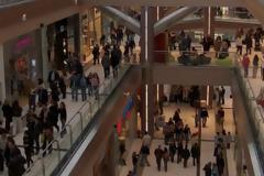 «Τυφλό» χτύπημα με δύο ελαφριά τραυματίες στο «The Mall»