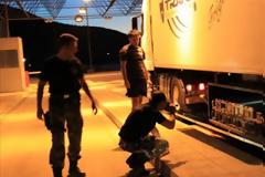 Πάτρα: Κρυψώνα σε... μπουκάλια βρήκαν παράνομοι μετανάστες