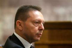 Ο «εκτελεστής» που (για λογαριασμό του Σημίτη) «πυροβολεί» τον Καραμανλή