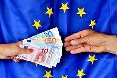 Θέλεις να πάρεις δάνειο; Μόνο με μπάρμπα τον …Eπίτροπο.