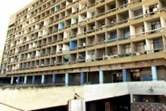Ναυαγοσώστης πληρώνεται επί 12 χρόνια ενώ η πισίνα της φοιτητικής εστίας έχει κλείσει