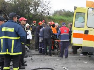 Φωτογραφία για Μακεδονία: Διπλή καραμπόλα με μία νεκρή και 26 τραυματίες στην Εγνατία - Αγωνία για ετοιμόγεννη γυναίκα!