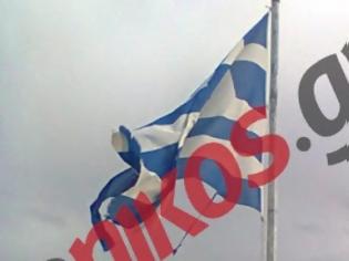 Φωτογραφία για Καλάβρυτα: H σημαία κυματίζει ...κουρελιασμένη