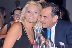 Την… έριξαν τα «Παιδιά του Πειραιά» και ο «Ζορμπάς»