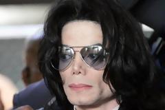 Αποκάλυψη: Ο γιατρός του Michael Jackson είναι ο βιολογικός πατέρας του γιου του
