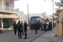 Διμοιρία αστυνομικών της ΟΠΚΕ εισέβαλε στη ΔΟΥ Αταλάντης