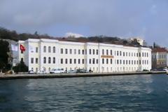 Στις φλόγες ένα από τα ιστορικότερα κτήρια της Κωνσταντινούπολης