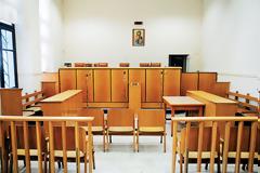 Η κυβέρνηση θέλει να καθυποτάξει τους δικαστικούς