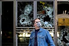 Οδηγούν την μεσαία τάξη στα άκρα…