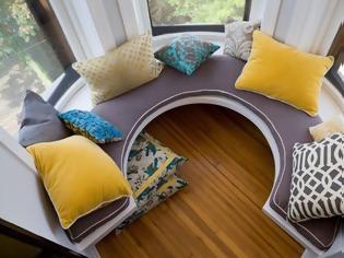 Φωτογραφία για Nooks: Καναπέδες δίπλα σε παράθυρο