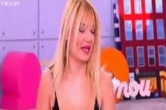 Το αβυσσαλέο ντεκολτέ της Φαίης που εκνεύρισε τον Λιάγκα - Δείτε το βίντεο