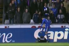 Κλώτσησε ball boy ο Αζάρ! (video)