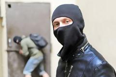 Δύο Αλβανοί είχαν ρημάξει τα σπίτια σε Πόρο και Σπέτσες