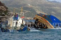 Κρήτη: Πλοίο με λαθραία τσιγάρα κόπηκε στα δύο