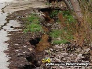 Φωτογραφία για Πρέβεζα: Διάβρωση σε πλατεία και ρωγμές σε σπίτι από καθίζηση του εδάφους στην Κρυοπηγή