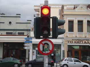 Φωτογραφία για Αυτοκόλλητα, αφίσες και γκράφιτι “πνίγουν” τις πινακίδες στους δρόμους της Ξάνθης! [video]