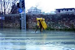 Πάτρα:  Γέμισε νερά και ...ακαθαρσίες η Ακτή Δυμαίων - 
