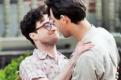 Τα καυτά φιλιά του «Harry Potter» με τον συγκάτοικό του