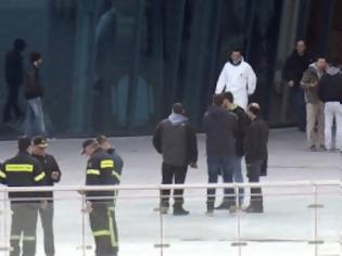 Φωτογραφία για Guardian: Εκρηκτική η κατάσταση στην Αθήνα, απειλείται η εύθραυστη κυβέρνηση