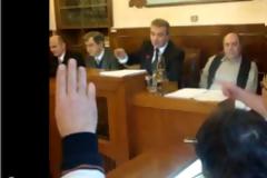 Χαμός στο δημοτικό συμβούλιο Ξάνθης-Μοιράζετε τις θέσεις και τα λεφτά λέει η αντιπολίτευση