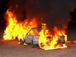 Φωτογραφία για Κάηκαν αμάξια στην Πλατεία Αμερικής