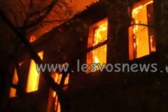 Διώροφη Μονοκατοικία Τυλίχτηκε στις Φλόγες στο Πλωμάρι