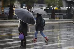 Συνεχίζει τα τερτίπια του ο καιρός - Εντονες βροχές και καταιγίδες και σήμερσ