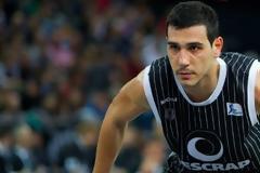 Τρίποντο του Ζήση στη λήξη του χρόνου από το κέντρο του γηπέδου [βίντεο]