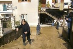 Ο Λάδωνας απειλεί τις ζωές ανθρώπων και ζώων στις παραποτάμιες περιοχές