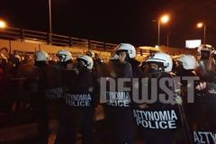 Η στιγμή που το ΕΚΑΜ εισβάλλει στο μετρό (VIDEO)