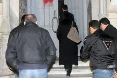 Ελεύθεροι, υπό όρους, οι δύο αστυνομικοί - Σε κρίσιμη κατάσταση οι νεαροί