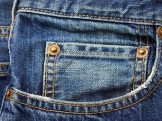 Φωτογραφία για Αναρωτηθήκατε ποτέ γιατί όλα τα τζιν έχουν μια μικρή, ουσιαστικά άχρηστη τσέπη; - Nα η απάντηση!