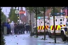 Νέες συγκρούσεις μεταξύ αστυνομικών και διαδηλωτών στο Μπέλφαστ