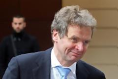 Τόμσεν: Νέες περικοπές σε μισθούς και συντάξεις εάν δεν χτυπηθεί η φοροδιαφυγή
