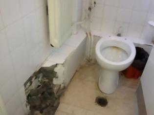 Φωτογραφία για Πάτρα: Πού φαντάζεστε ότι βρίσκονται αυτές οι τουαλέτες;