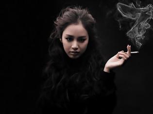 Φωτογραφία για «Οι γυναίκες που καπνίζουν σαν άνδρες, πεθαίνουν και σαν άνδρες»