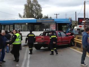Φωτογραφία για Αντιρρίου – Ιωαννίνων: Tρία άτομα στο νοσοκομείο μετά τη σύγκρουση αστικού λεωφορείου με αγροτικό