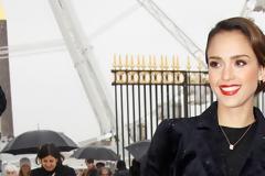 Celebrity beauty trend: Η front row φοράει κόκκινο κραγιόν (videos)