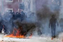 Επεισόδια στα Εξάρχεια μεταξύ οπαδών του ΠΑΟ και της ΑΕΚ