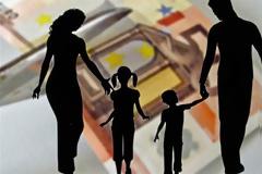 Μέχρι 160 ευρώ το μήνα χάνουν τρίτεκνοι και πολύτεκνοι